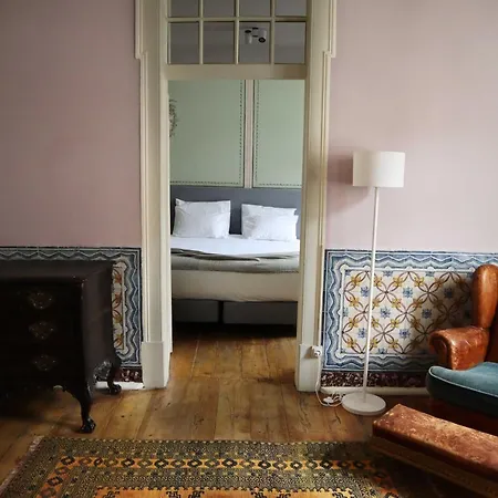 Charming 1810s In Chiado Neighborhood דירה *